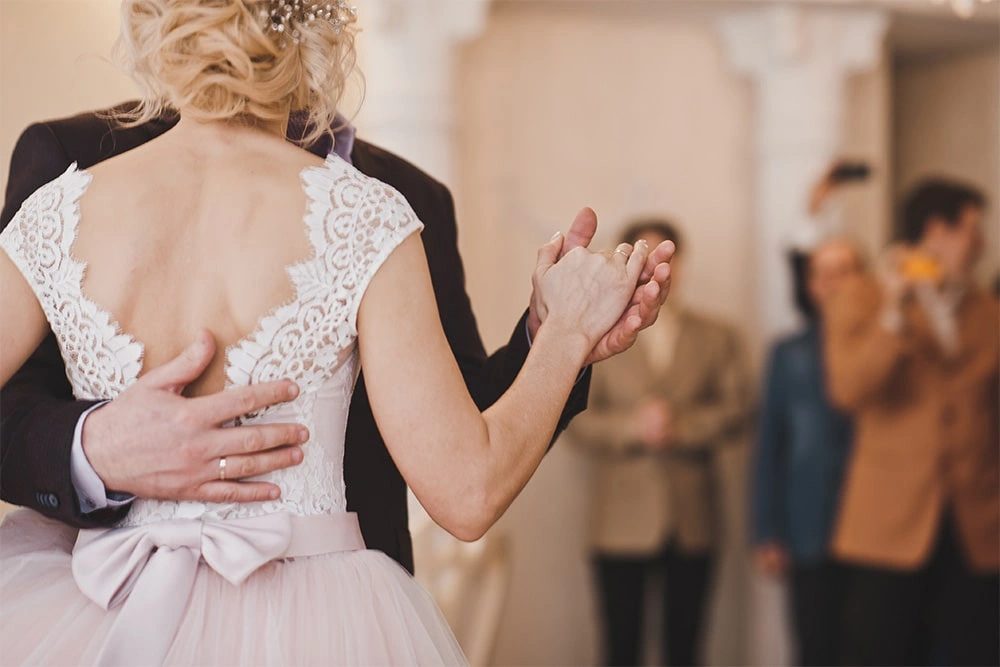 Brautpaar beim Eröffnungstanz – privater Hochzeitstanzunterricht in Braunschweig